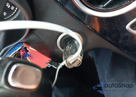 2016 Mercedes-Benz C 300 4Matic из США, поврежденный, VIN 55SWF4KB3GU098689